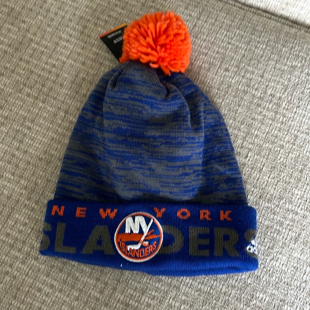 NWT New York Islanders Pom Beanie Hat